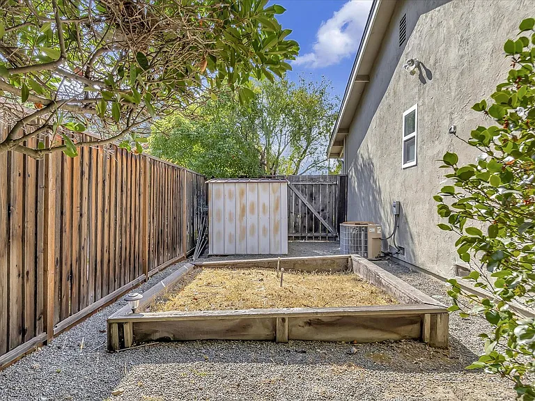 821 Figwood Ct — Photo 41