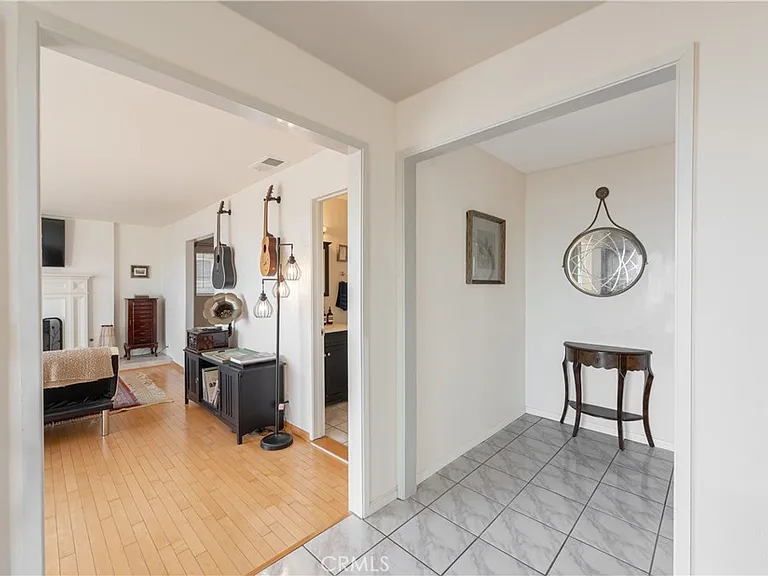 1350 E Tujunga Ave — Photo 6