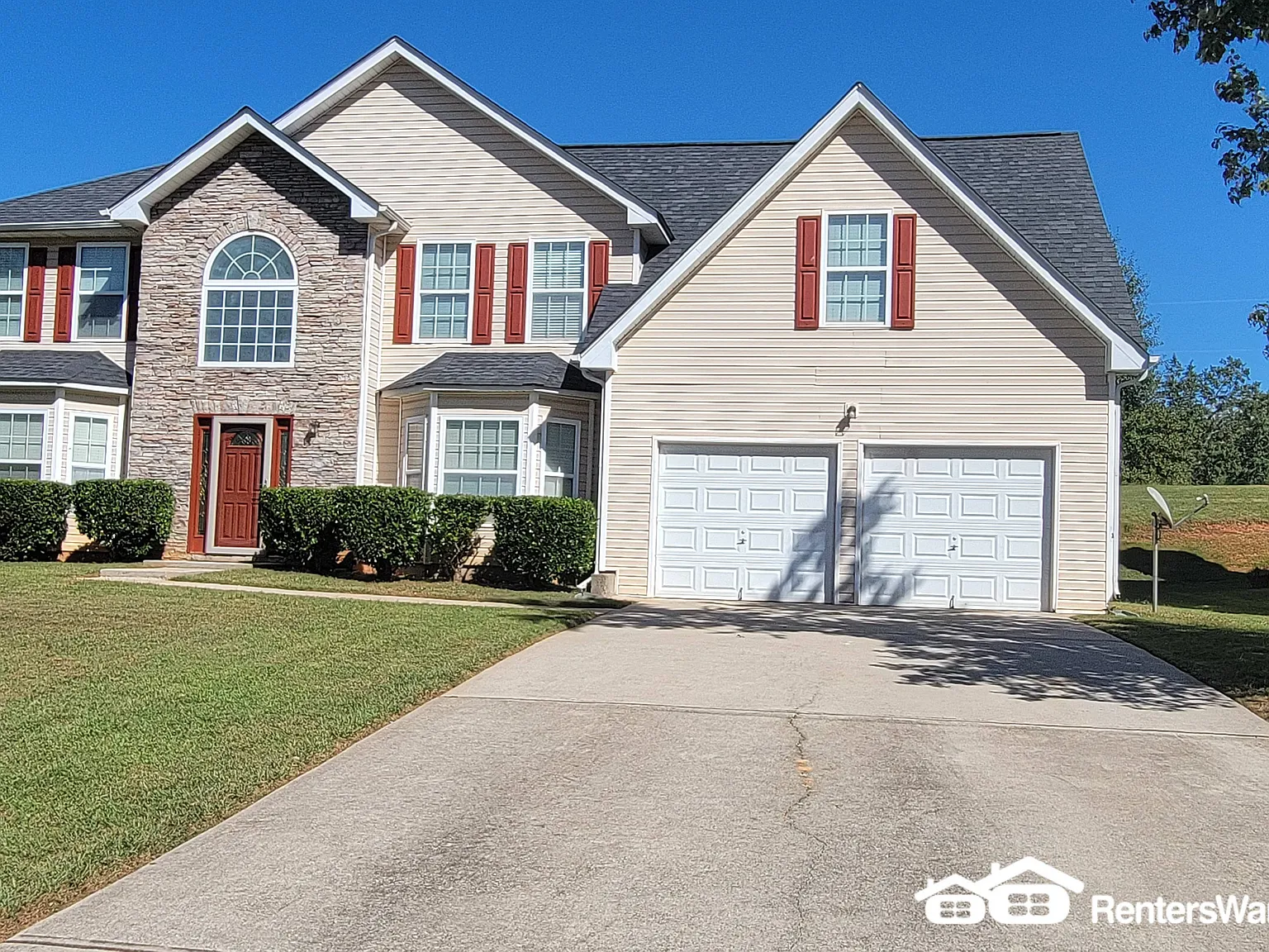 Spacious 5 Bedroom home in Locust Grove! — Photo 1