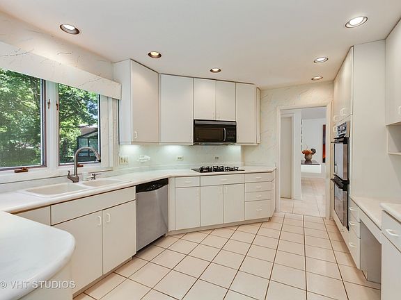 5th image of 1055 Sunset Ct