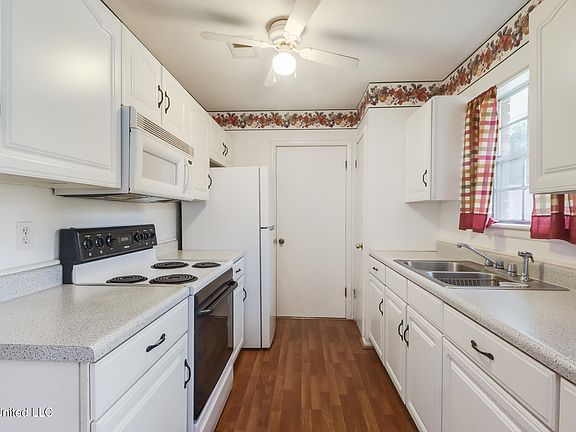 5th image of 2412 Knox St