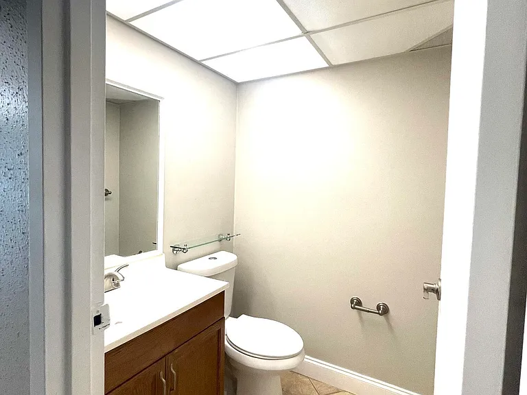 263 Brittany Ave #F — Photo 6