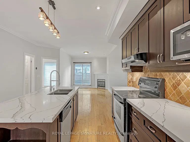 1019A College St — Photo 10
