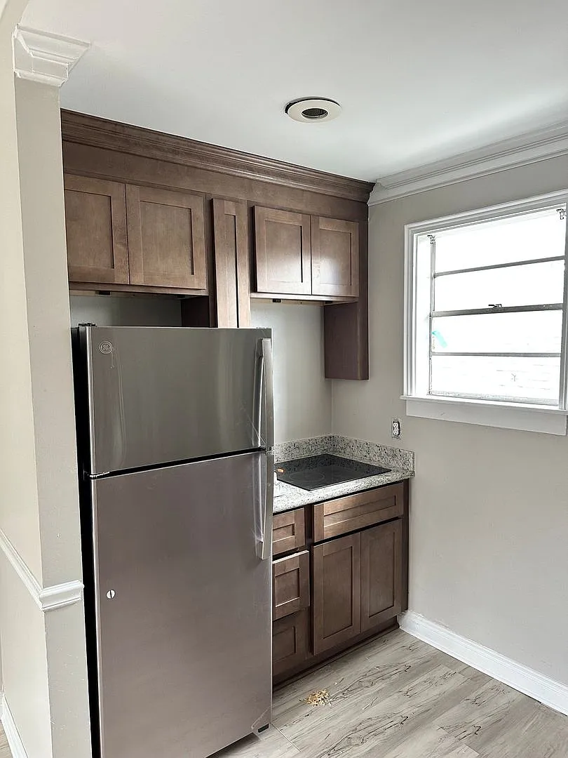 Mid City Newly Renovated — Photo 3