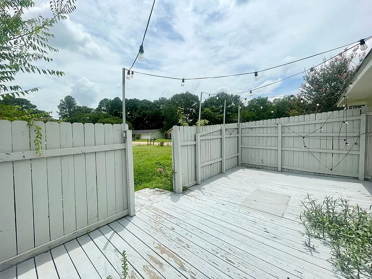 203 Cypress Dr — Photo 17