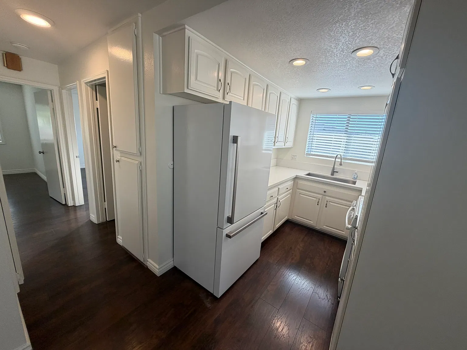 2 bed, 859 sqft, $2,400 — Photo 3