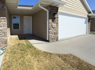 6409 Beverly Rd SW, Cedar Rapids, IA 52404