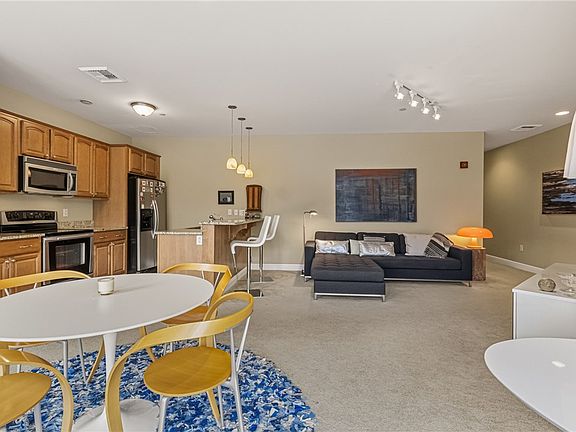 3rd image of 151 Fort Pitt Blvd APT 802