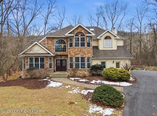 101 McMichael Dr, Stroudsburg, PA 18360