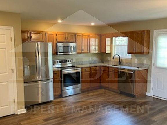 2nd image of 1732 31st St NE