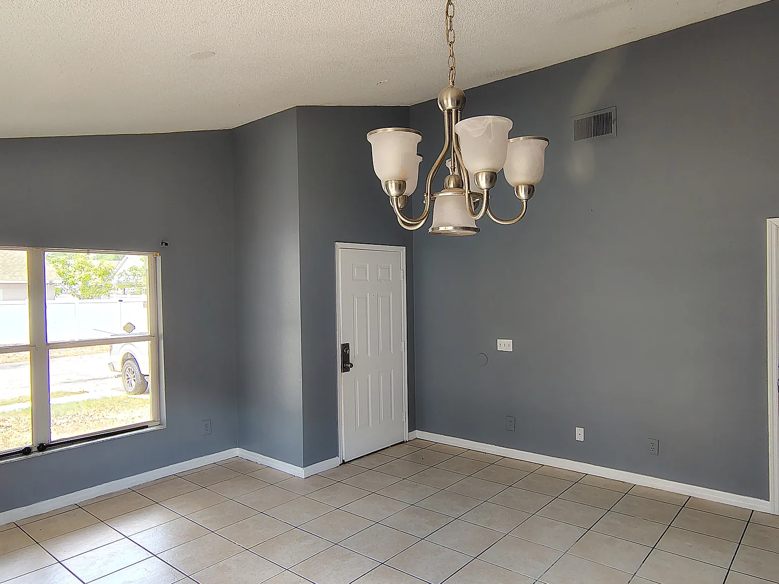 4 bed, 1270 sqft, $2,250 — Photo 4
