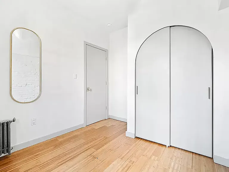 196 Elizabeth St #1 — Photo 5