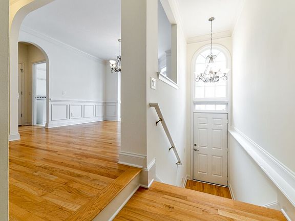 3rd image of 2148 Briarwood Blf