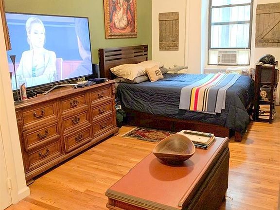 5th image of 309 W 72nd St APT 1C