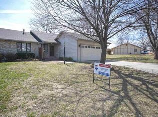 605 Tamerisk Dr, Junction City, KS 66441