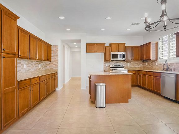 2nd image of 140 W HACKBERRY Drive