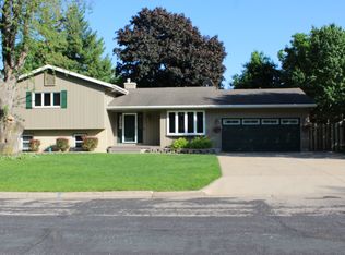 511 Maynard Dr, Sun Prairie, WI 53590