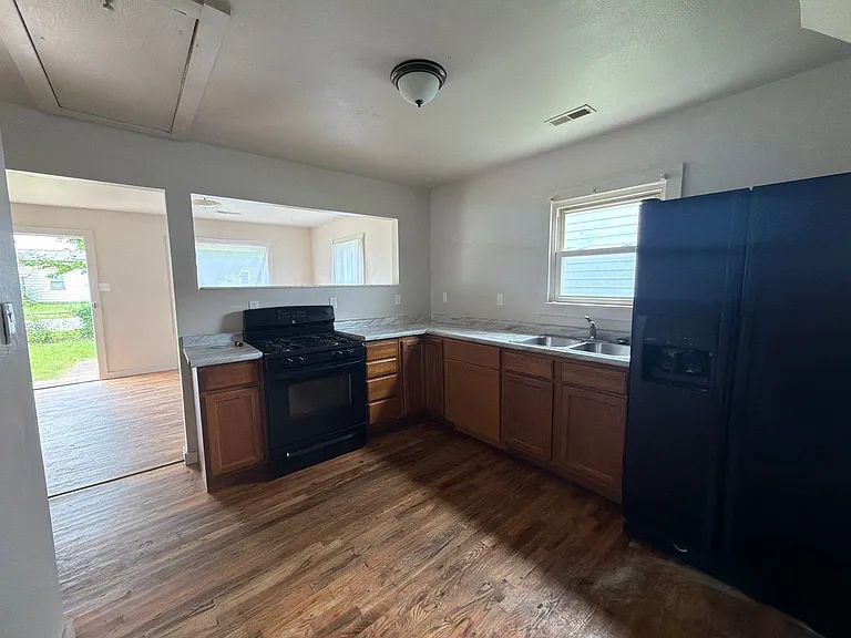 222 Nadine St — Photo 3