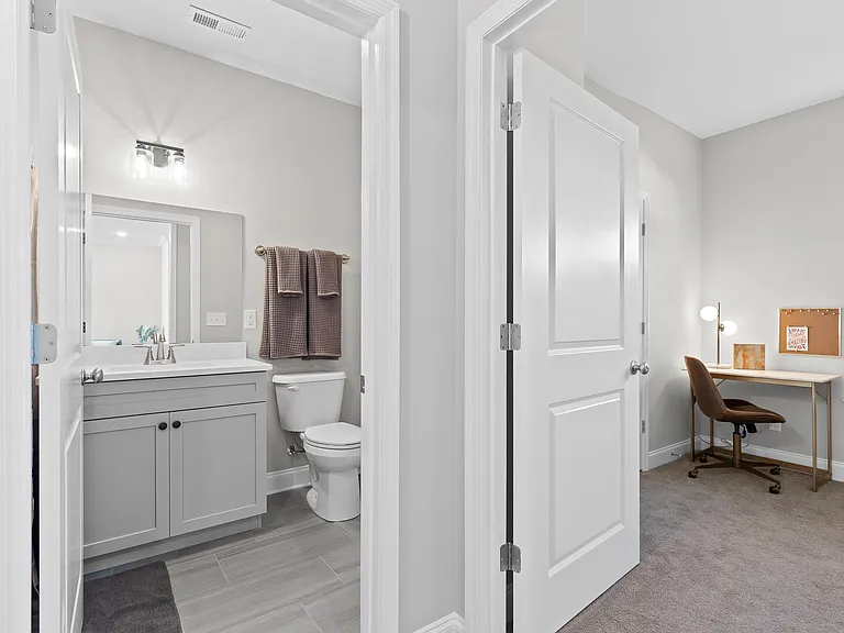 658 Bellingham Dr NE — Photo 21