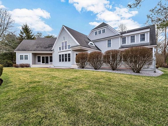 3rd image of 326 Willow Bend Dr