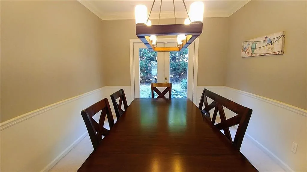 4 bed, 2.5 bath, 2433 sqft, $3,200 — Photo 2