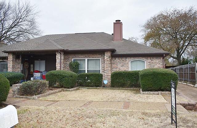 1st image of 204 E Denton Dr