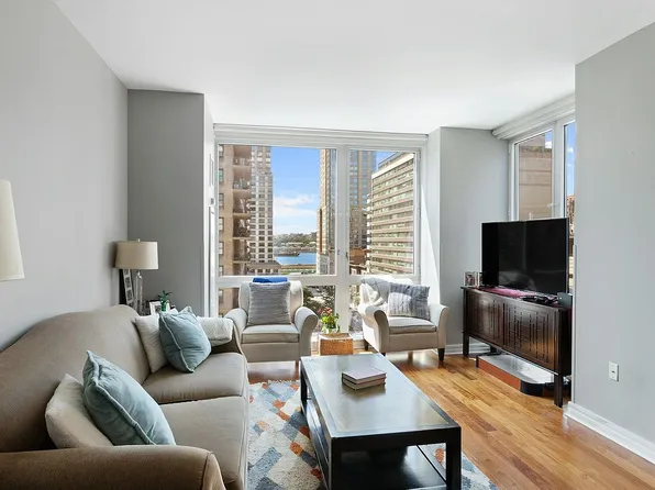 200 W End Ave APT 8C, New York, NY 10023
