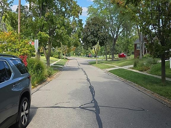 5th image of 710 Collegewood St