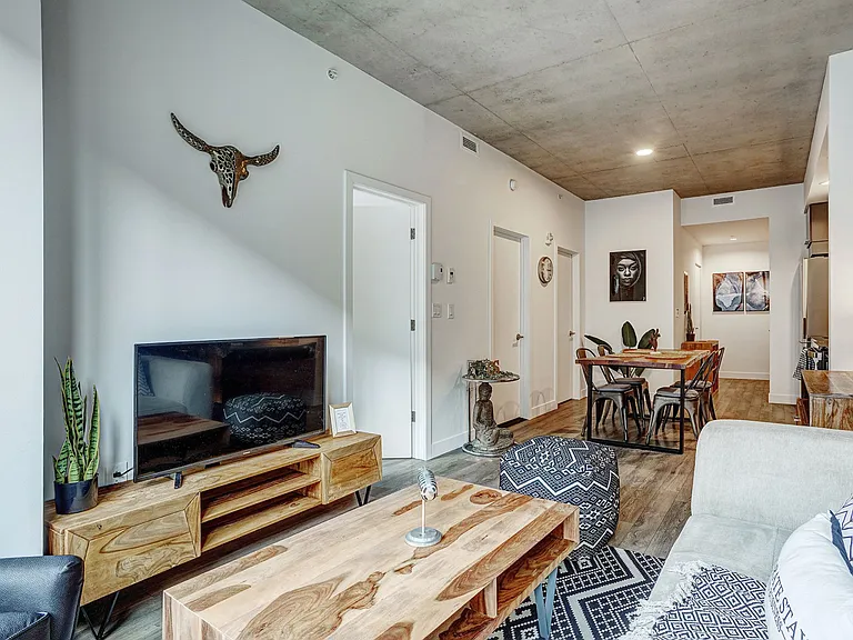 105 Richards St — Photo 6
