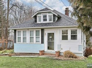 37 N Maple Ave, Park Ridge, NJ 07656