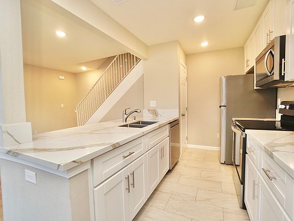 4th image of 2851 Iris Ave Unit B