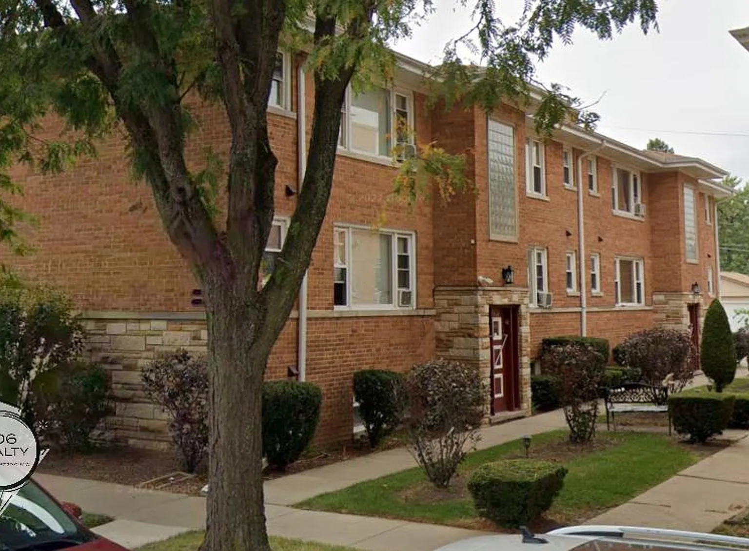 Franklin Park Apartments! — Photo 1