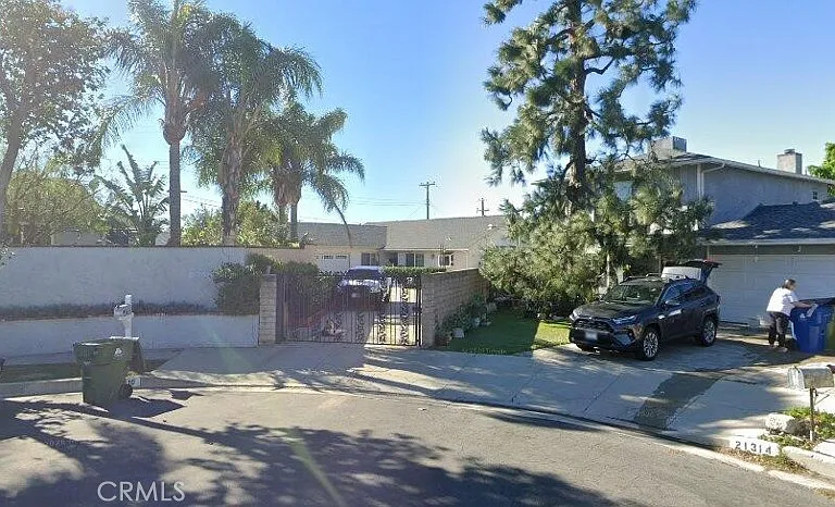 21310 Hiawatha St — Photo 1