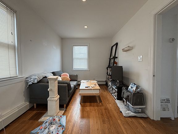 5th image of 1 Harding St