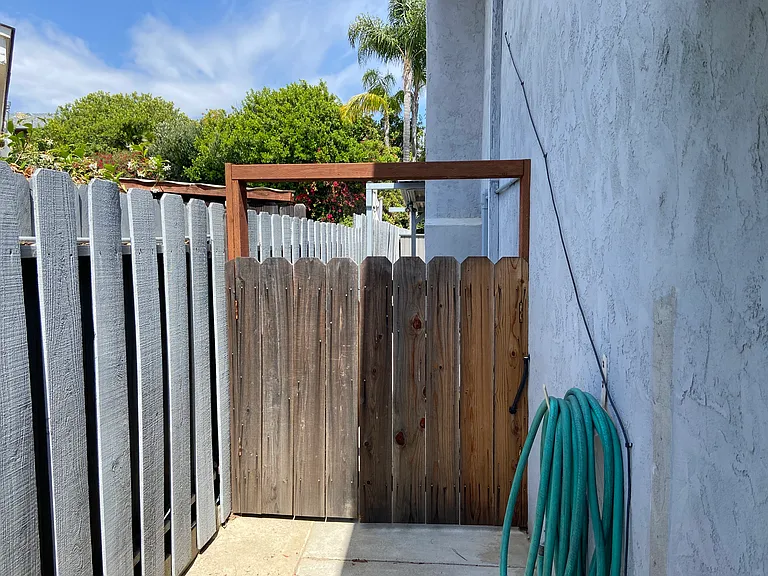Side gate entrance
