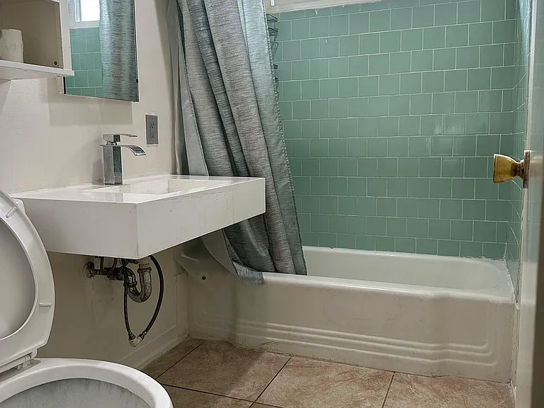 721 Ridgeway Ln #5 — Photo 6