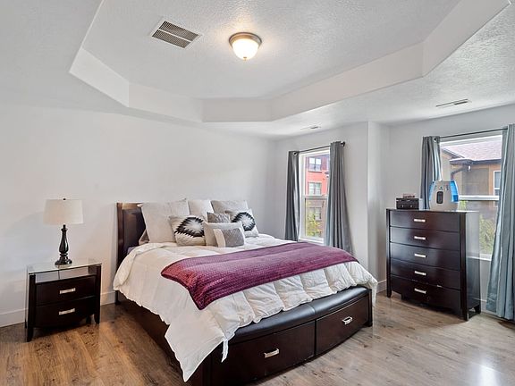 4th image of 724 W Kirkbride Ave