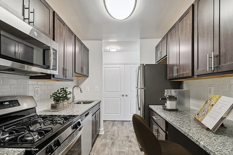 Rolling Park Apartments — Photo 1
