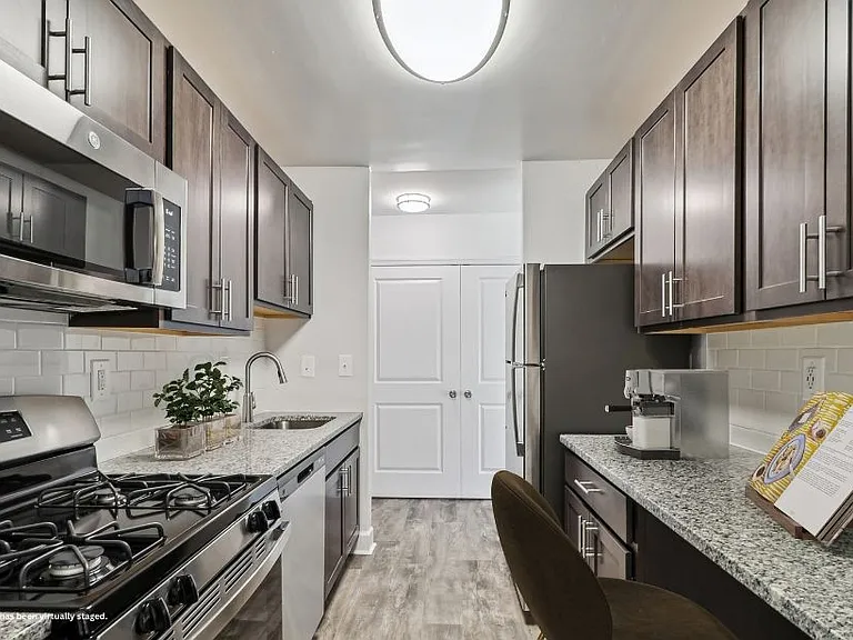 Rolling Park Apartments — Photo 1