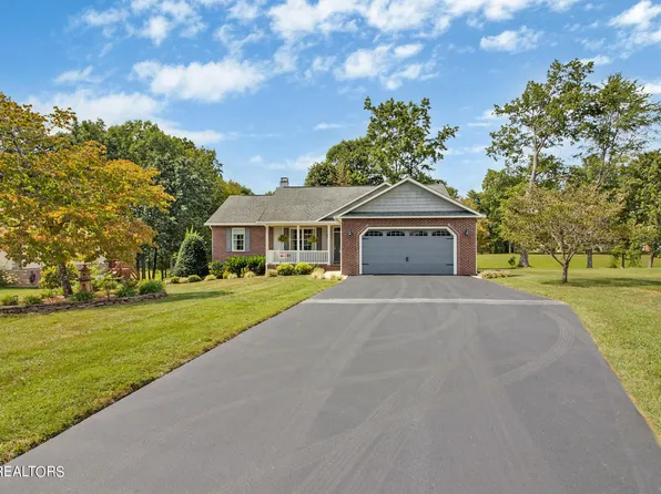 613 E Deer Creek Dr, Crossville, TN 38571