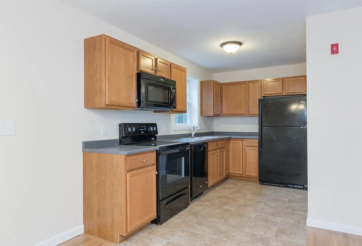 3 bed, 1.5 bath, 1500 sqft, $2,600 — Photo 4