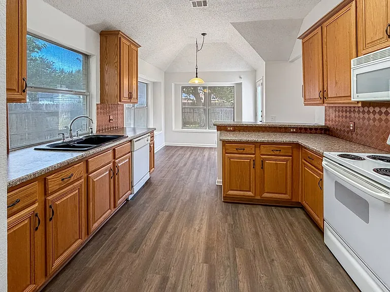 2517 Fairway View Dr — Photo 3