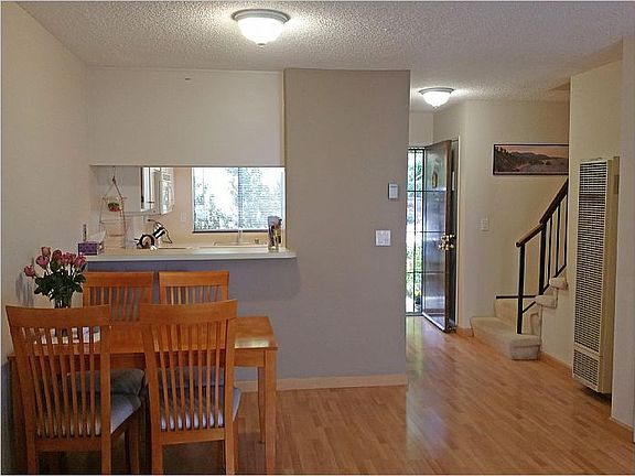 3rd image of 411 Del Valle Cir