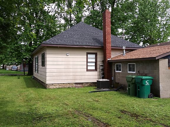 3rd image of 1112 Trout Ave