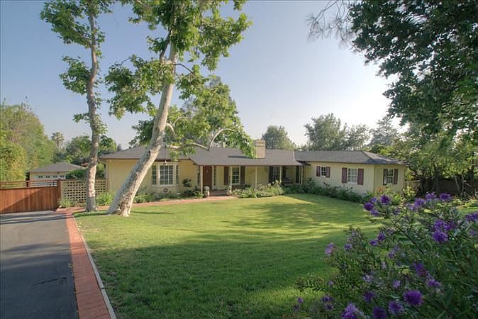1st image of 2052 Pinecrest Dr