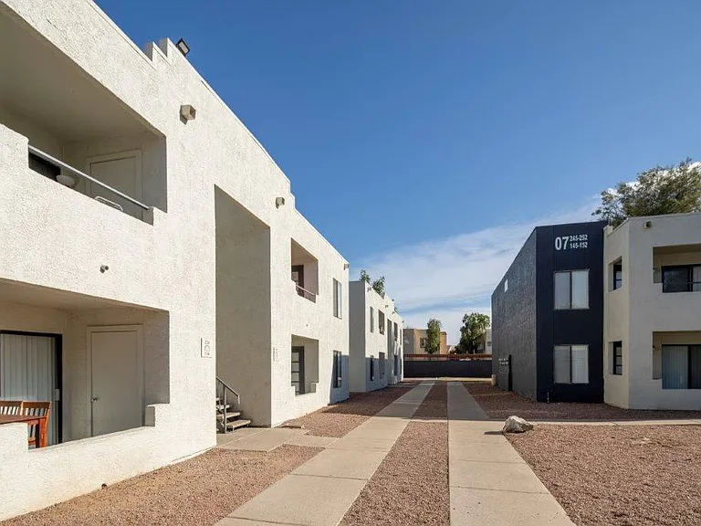 SunPointe Apartments — Photo 32