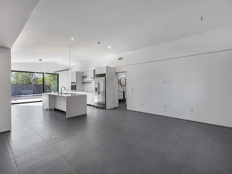 3337 E Cambridge Ave — Photo 18