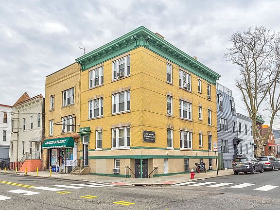 2nd image of 424 Baldwin Ave