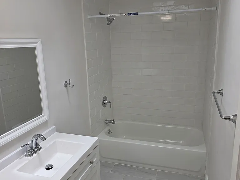 2nd Floor Full Bath
