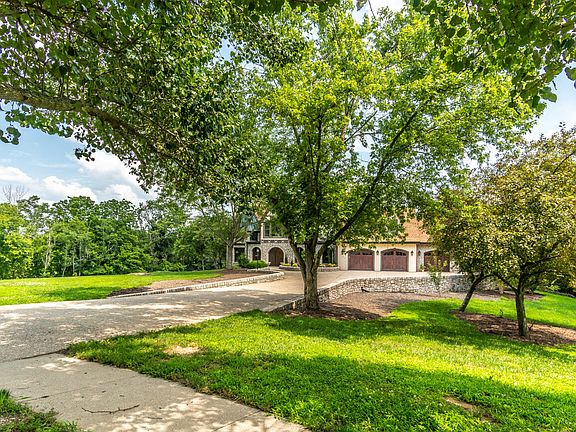 3rd image of 220 Crimson Dr
